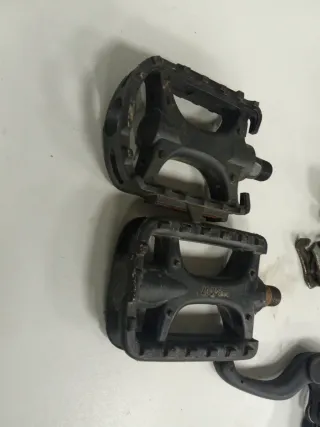 Lote repuestos bicicleta: pedales, frenos, cambios