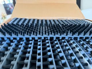 Cepillos de protección y mesas de trabajo