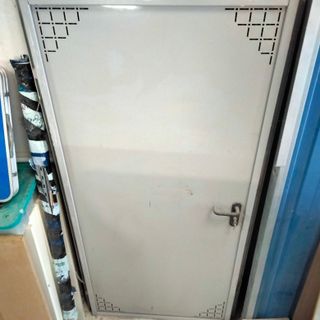 Puerta trastero metálica