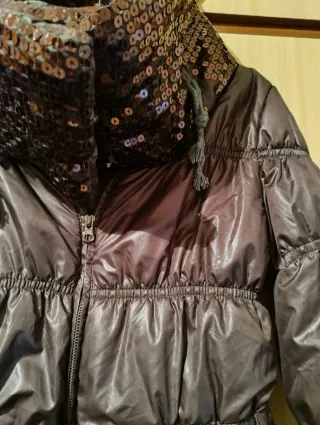 Piumino donna elegante corto prugna