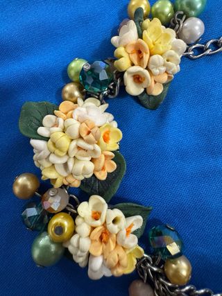 Braccialetto con fiori gialli e perline