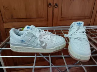 Zapatillas Adidas Blancas y Azules