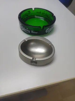 Lote de 2 Ceniceros: Carlsberg y Marlboro