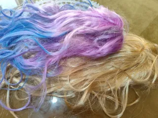 2 Pelucas Disfraz Color Azul y Rosa