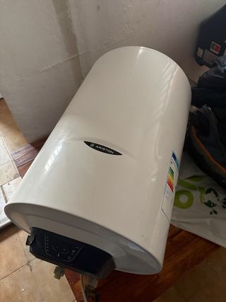 Termo Eléctrico Ariston 85L