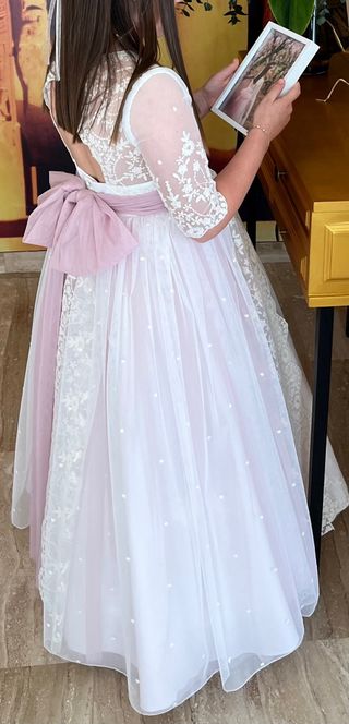 Vestido de Comunión blanco y tul rosa.