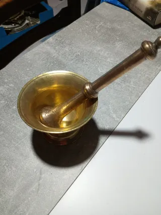 Almirez antiguo de bronce