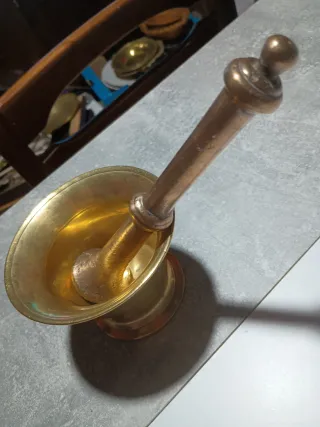 Almirez antiguo de bronce