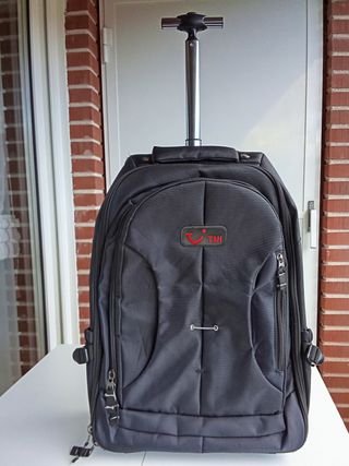 Maleta convertible en mochila negra