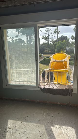 Ventana aluminio 2 hojas con persiana