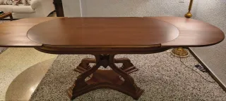 Mesa de comedor de madera