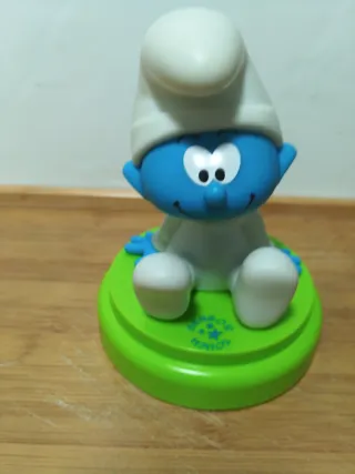 Figura Pitufo sentado base verde