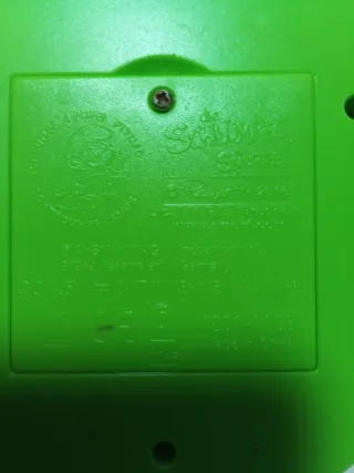 Figura Pitufo sentado base verde