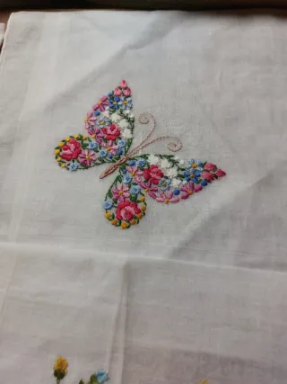 Sciarpe ricamate a tema floreale