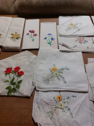 Sciarpe ricamate a tema floreale