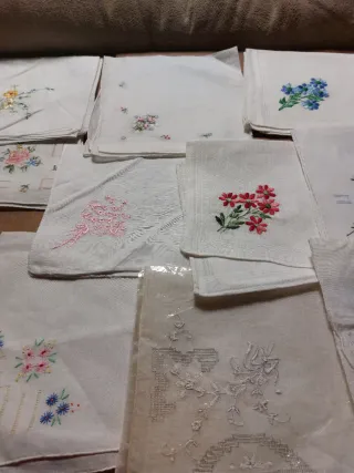 Sciarpe ricamate a tema floreale