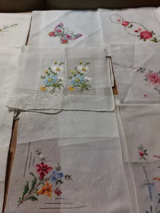 Sciarpe ricamate a tema floreale