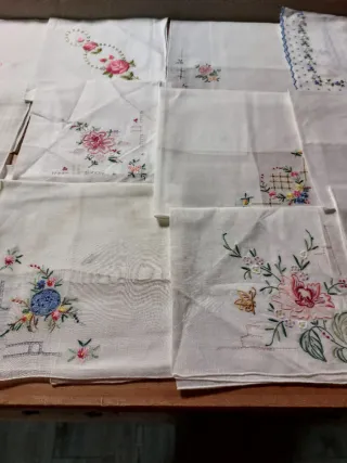 Sciarpe ricamate a tema floreale