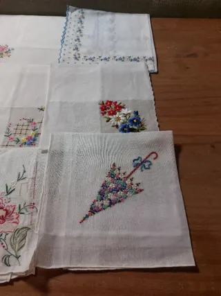 Sciarpe ricamate a tema floreale