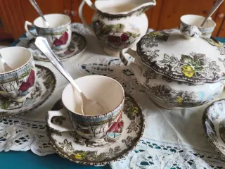 Juego café Johnson Brothers y cucharas Cruz Malta