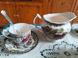 Juego café Johnson Brothers y cucharas Cruz Malta