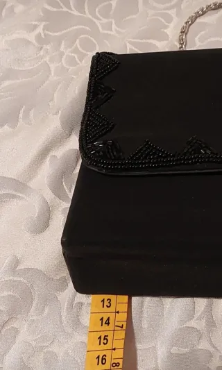 Pochette nera con strass