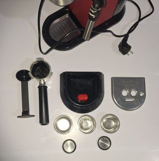 Cafetera De'Longhi Dedica EC685 Roja