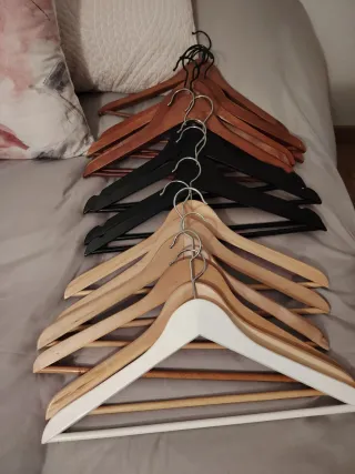 18 Perchas de Madera