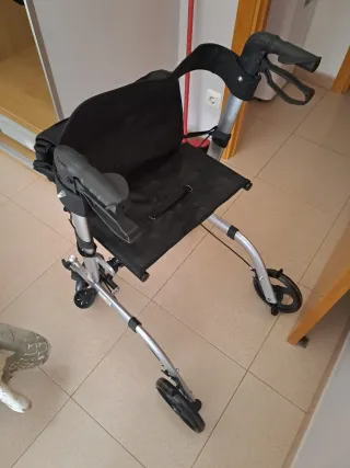 Andador de aluminio plegable