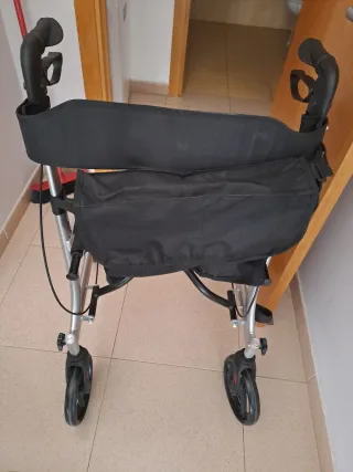 Andador de aluminio plegable