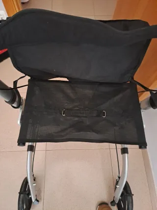 Andador de aluminio plegable