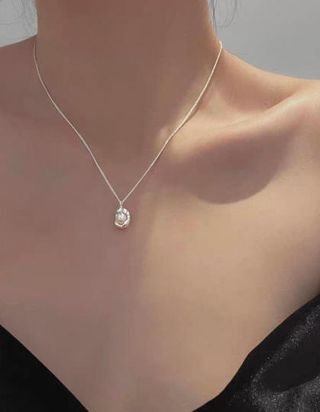 Collar de plata con perla