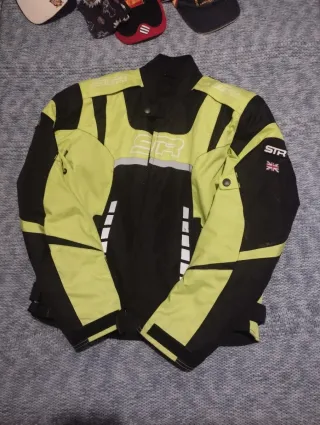 Chaqueta Moto STR y casco. Talla L