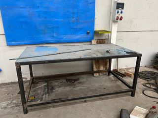 Mesa de trabajo metálica