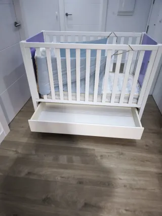 Cuna blanca con cajón