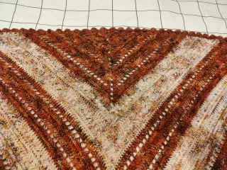 Chal crochet tonos caldera y beige