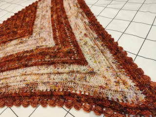 Chal crochet tonos caldera y beige