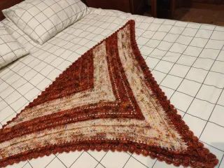 Chal crochet tonos caldera y beige