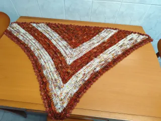 Chal crochet tonos caldera y beige