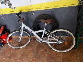 Bicicleta BTWIN blanca