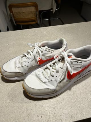 Nike Air Max Beige y Rojo