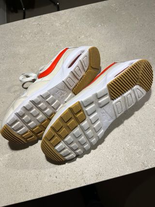 Nike Air Max Beige y Rojo