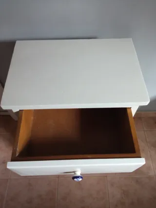 Mueble auxiliar blanco y azul