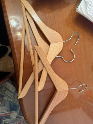 3 Perchas madera para ropa infantil