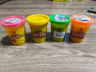 4 botes de plastilina Play-Doh
