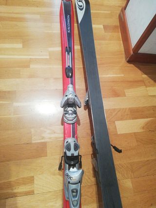 Esquís con fijaciones Salomon