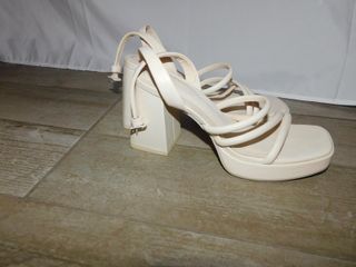Tacones blancos plataforma tiras