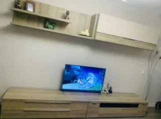 Mueble de salón modular beige y blanco