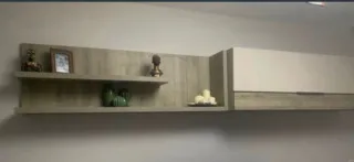 Mueble de salón modular beige y blanco