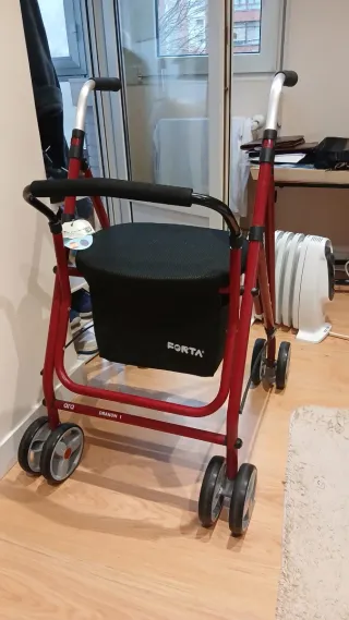 Andador con asiento y 4 ruedas